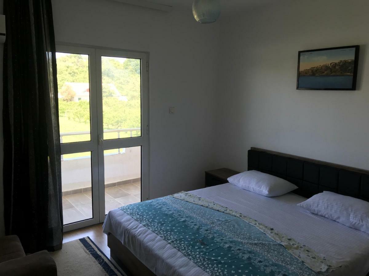 Apartaments Queen Ulcinj Esterno foto